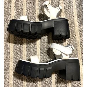 Madden Girl Grandy Chunky Platform Sandals NWOB Size 8.5M Y2K